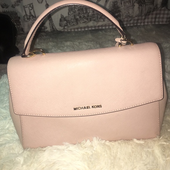 Michael Kors Handbags - Authentic Michael Kors Medium Ava satchel